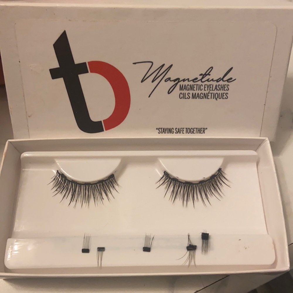Tori Belle 9 to 5 magnetic lashes. Wore once for 1 hour. Perfect condtion.
